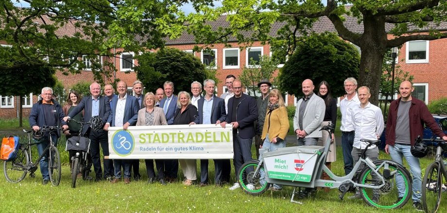 Gruppenbild zum Pressegespräch Stadtradeln 2026